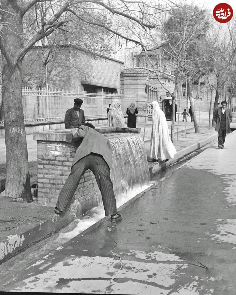 عکس/ رهگذران در خیابان حسن‌آباد تهران در دهه ۴۰