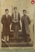 عکس/ ظل‌السلطنه، نوه ناصرالدین‌شاه، در لباس دامادی در کنار عموهایش
