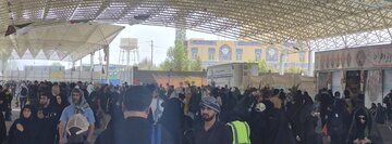 ۱۲هزار زائر اربعین از قزوین راهی مرز مهران شدند ۱۲هزار زائر اربعین از قزوین راهی مرز مهران شدند