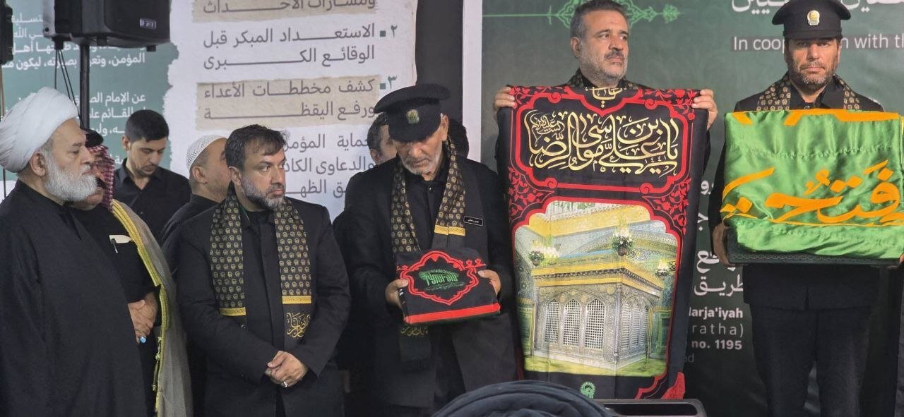 پرچم متبرک امام رضا(ع) امسال به کدام چهره عراقی اهداء شد؟