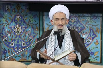 ملت ایران با ایستادگی در مقابل آمریکا درس بزرگی به دنیا داد