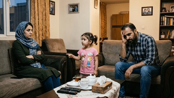 یک اشتباه کوچک والدین با پیامدهای بزرگ؛ چرا کودک نباید پیام‌رسان اختلاف‌ها باشد؟