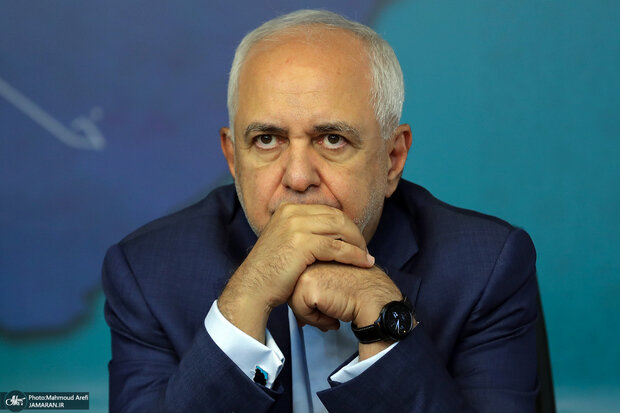 ظریف: ایران نباید از سر استیصال به سمت چین و روسیه برود/ وابستگی به شرق، جایگزین انزوا نیست/ جهان پساقطبی شده و ایران باید قواعد بازی را تغییر دهد