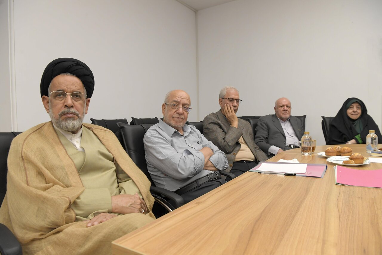 تصاویری جدید از حسن روحانی و ظریف در یک جلسه/ جهانگیری با ماسک آمد/ گپ و گفت علی جنتی با رئیس جمهور سابق