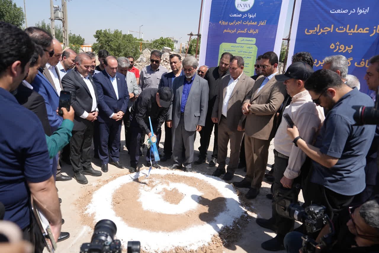 افتتاح کارخانه شیرخشک و کلنگزنی واحد تولید الیاف پلیاستر در میاندوآب