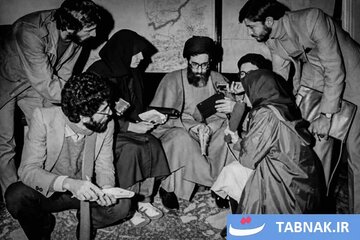 رهبر شهید در جمع خبرنگاران!