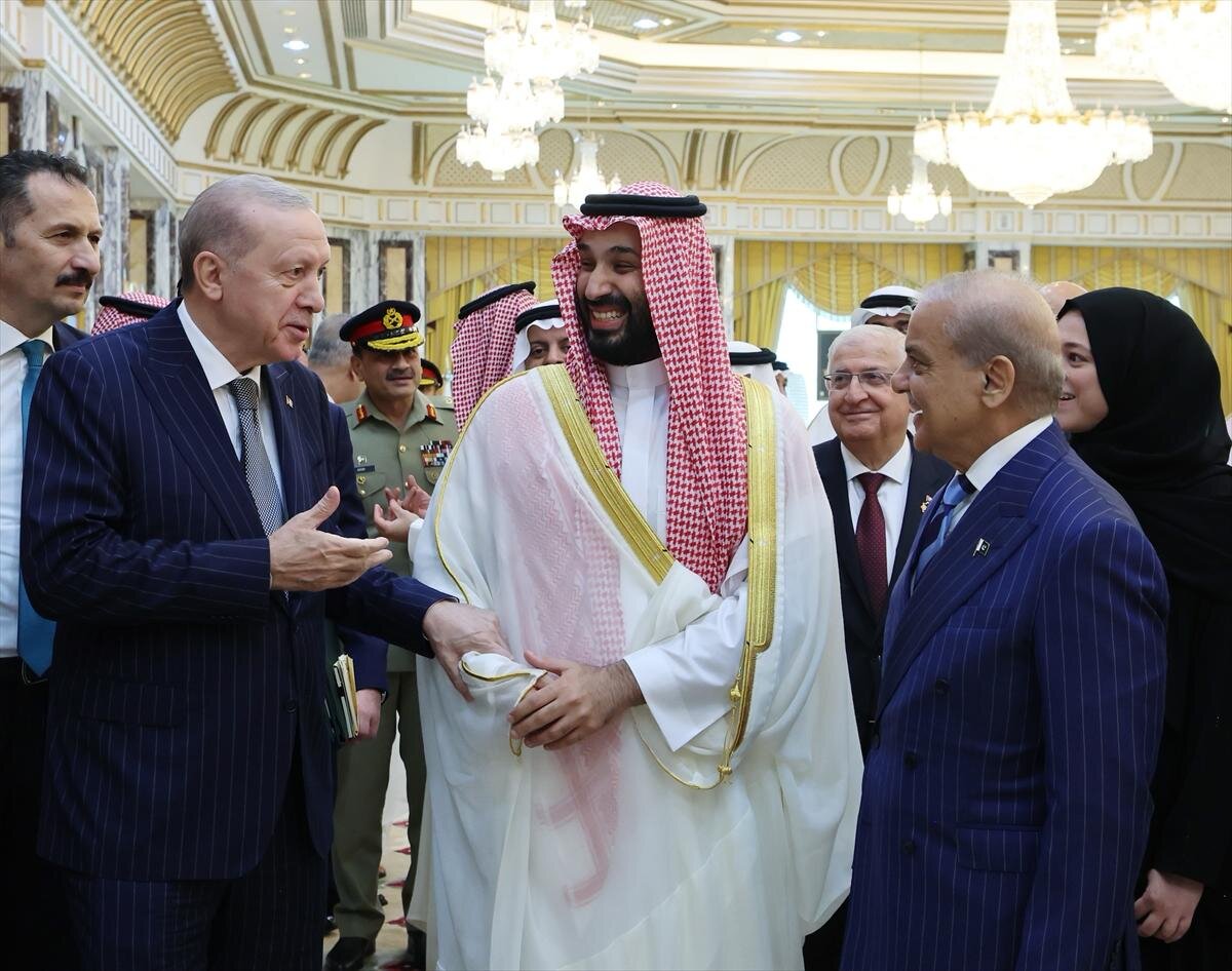 ببینید |  گفتگوی بن سلمان، اردوغان و شهباز شریف پس از امضای توافق سه جانبه مشترک