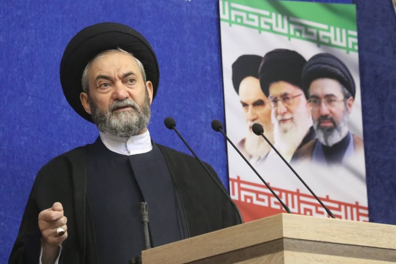 امام جمعه اردبیل: دروغ بستن به رهبری جرم بسیار بزرگی است