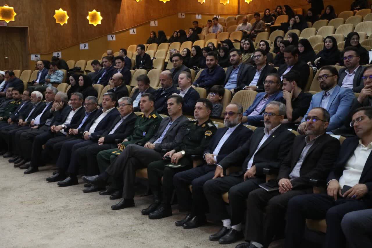 امام جمعه اردبیل: خبرنگاران راوی حقیقت جامعه باشند