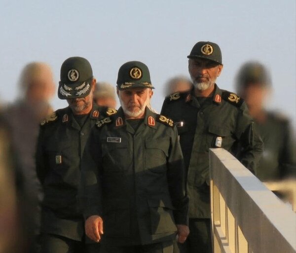 سرداران شهید رشید و تنگسیری در کنار فرمانده نیروی دریایی سپاه + عکس 2