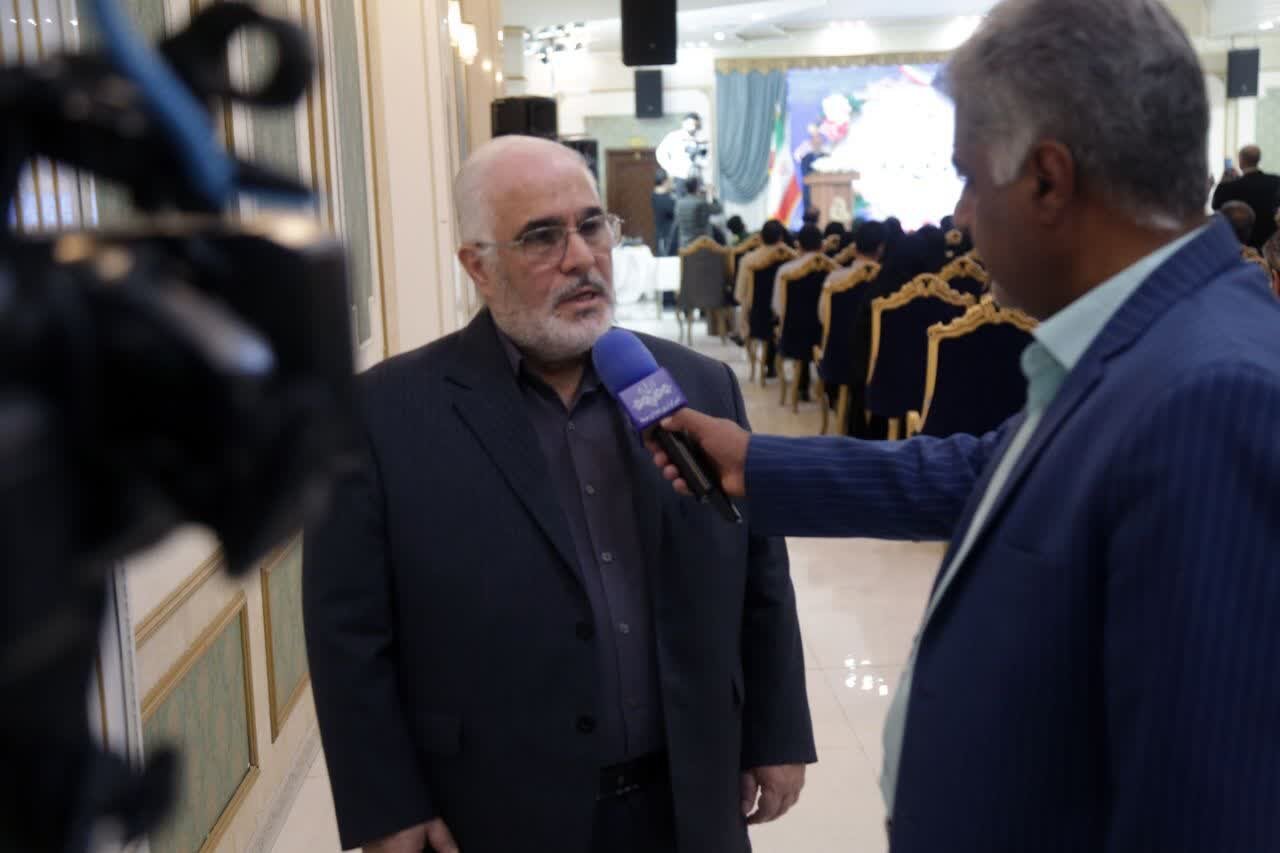 گزارش تصویری / تجلیل از خبرنگاران و فعالان رسانهای استان در شهرک صنعتی جهان آباد میبد گزارش تصویری / تجلیل از خبرنگاران و فعالان رسانهای استان در شهرک صنعتی جهان آباد میبد