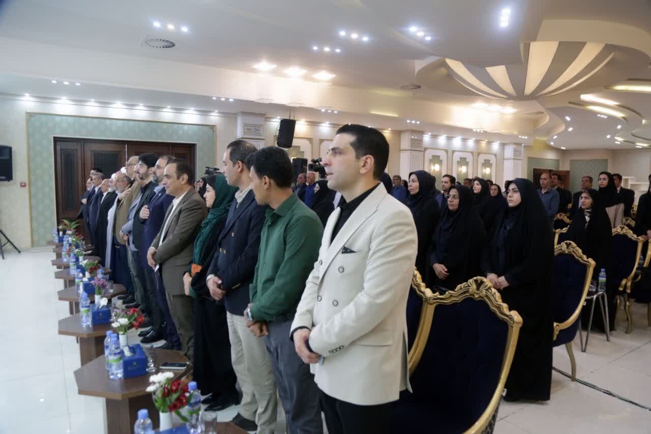گزارش تصویری / تجلیل از خبرنگاران و فعالان رسانهای استان در شهرک صنعتی جهان آباد میبد گزارش تصویری / تجلیل از خبرنگاران و فعالان رسانهای استان در شهرک صنعتی جهان آباد میبد