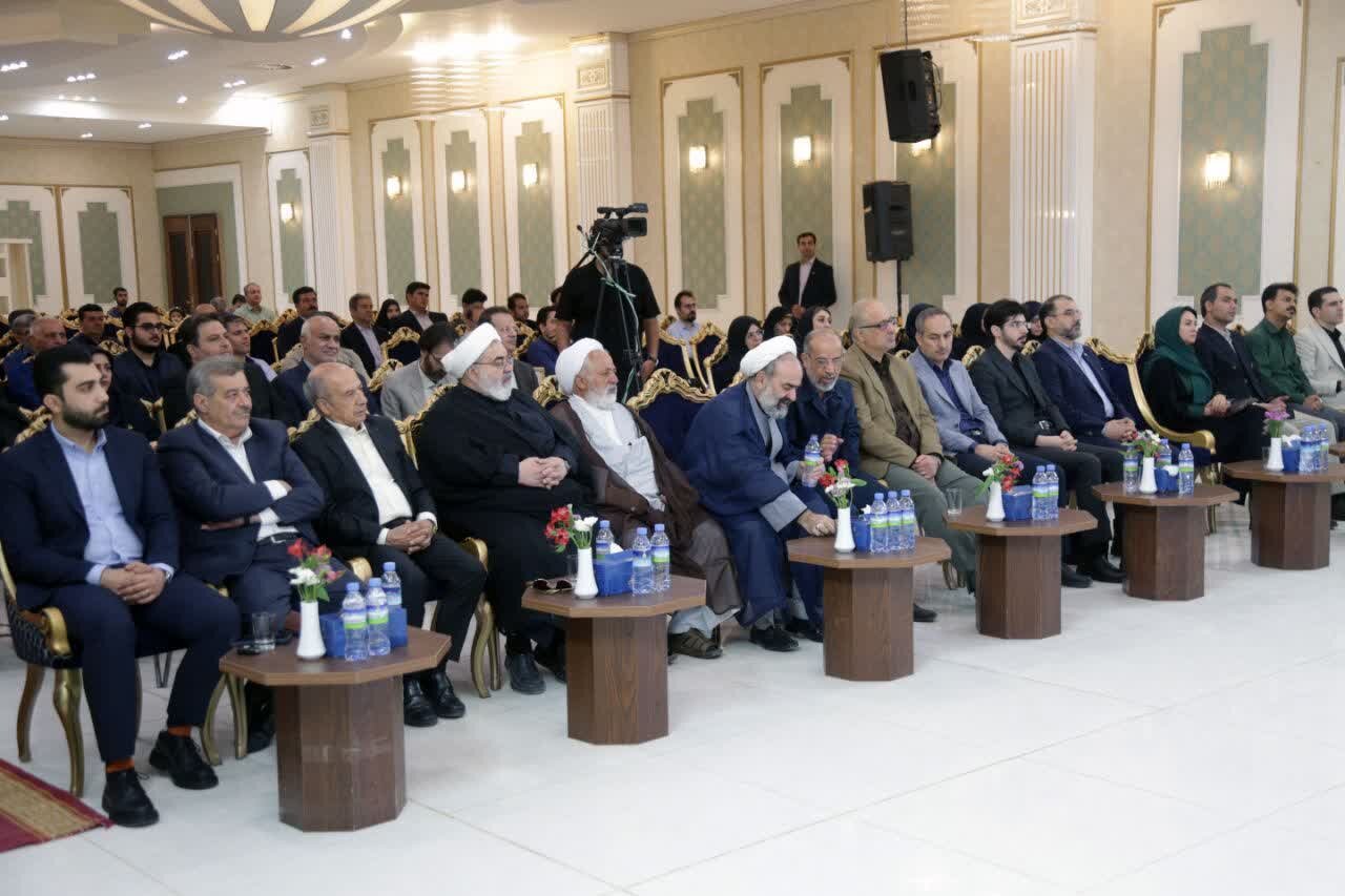 گزارش تصویری / تجلیل از خبرنگاران و فعالان رسانهای استان در شهرک صنعتی جهان آباد میبد گزارش تصویری / تجلیل از خبرنگاران و فعالان رسانهای استان در شهرک صنعتی جهان آباد میبد