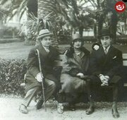 عکس/ خواهر احمدشاه با همسر و یکی از برادرانش در اروپا؛ سال ۱۲۹۸