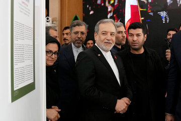 عراقچی: باز شدن تنگه هرمز منوط به شرایطی است که به واسطه‌ها اعلام کرده‌ایم / مذاکره‌ای با آمریکا نداریم / در مراحل پایانی مذاکرات با عمان هستیم