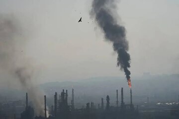 مشاهده دود در پالایشگاه آبادان