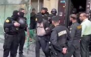 ببینید | لحظه انتقال گروگان‌گیر خیابان ولیعصر (عج) تهران پس از دستگیری توسط پلیس نوپو
