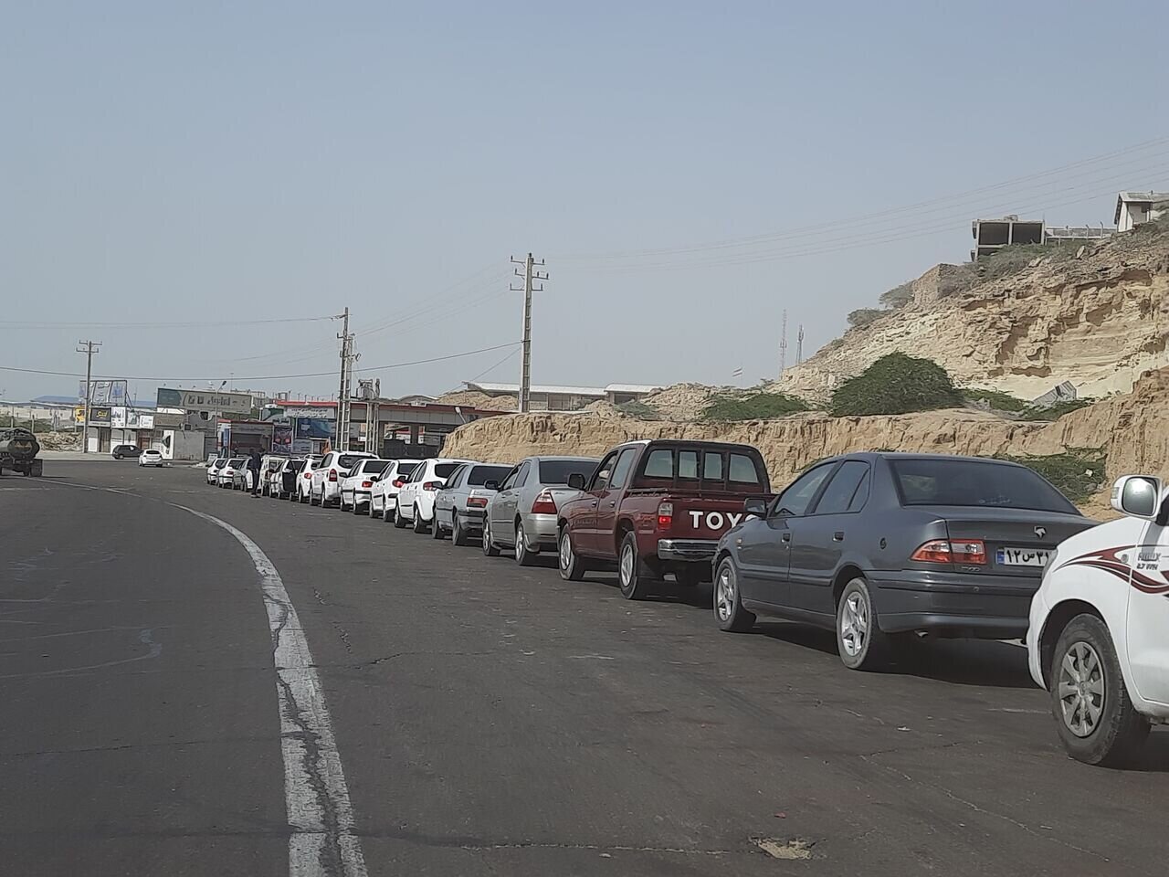 جایگاه سوخت وحدت در بندرعباس ۲۴ ساعته بنزین عرضه می‌کند