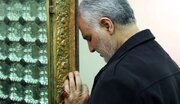 ببینید | تصاویری از حضور شهید سلیمانی در حرم مطهر رضوی