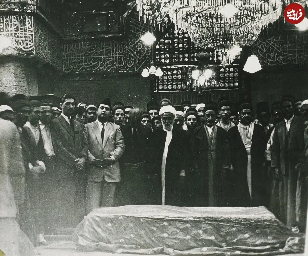 عکس/ نماز میت بر پیکر ملکه جهان، مادر احمدشاه، در کربلا؛ ۷۸ سال قبل