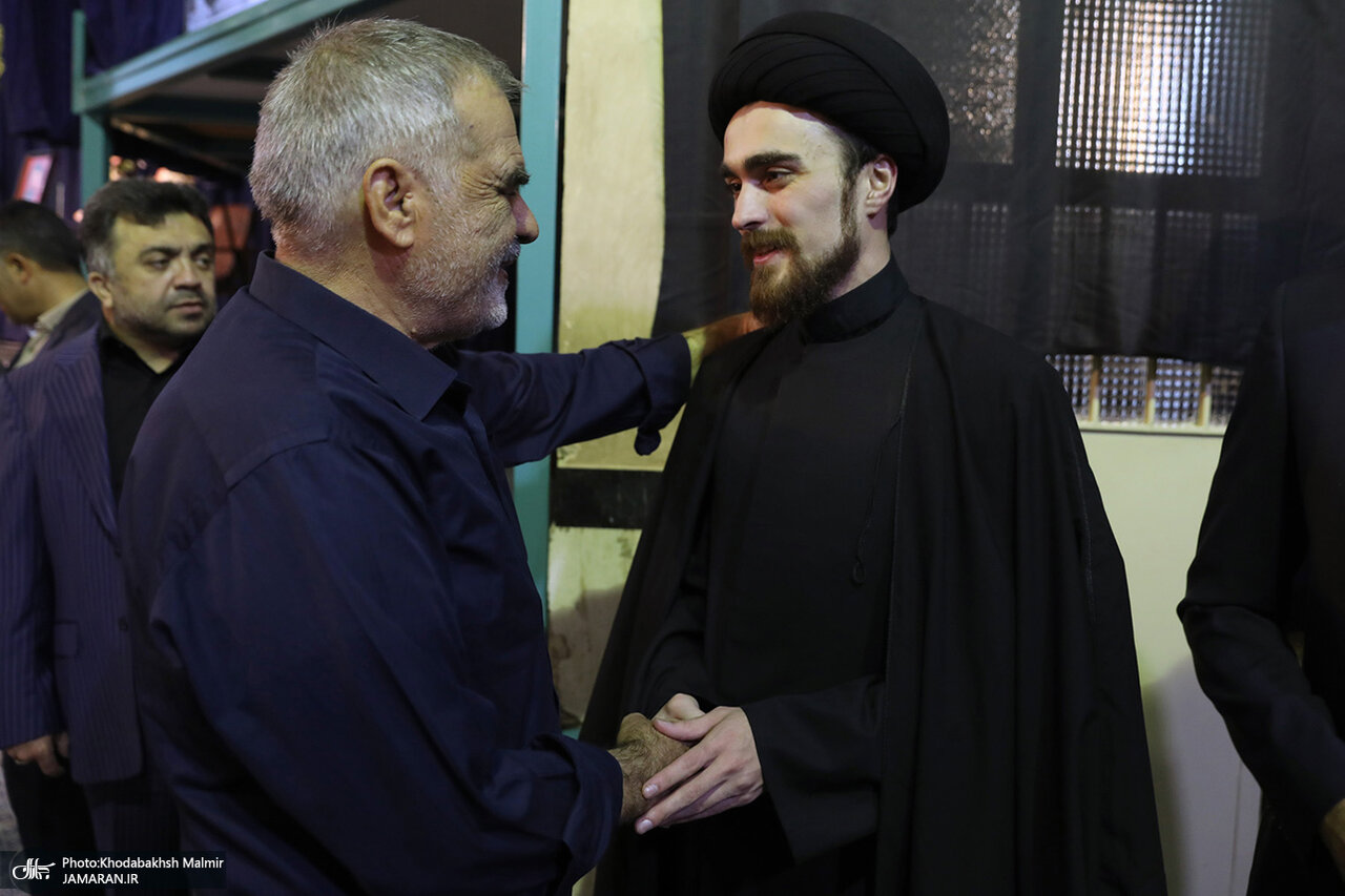 فرزند سید حسن خمینی در مراسم ختم مادربزرگش/ معاون پزشکیان هم آمد/ محسن هاشمی هم بود+ تصاویر