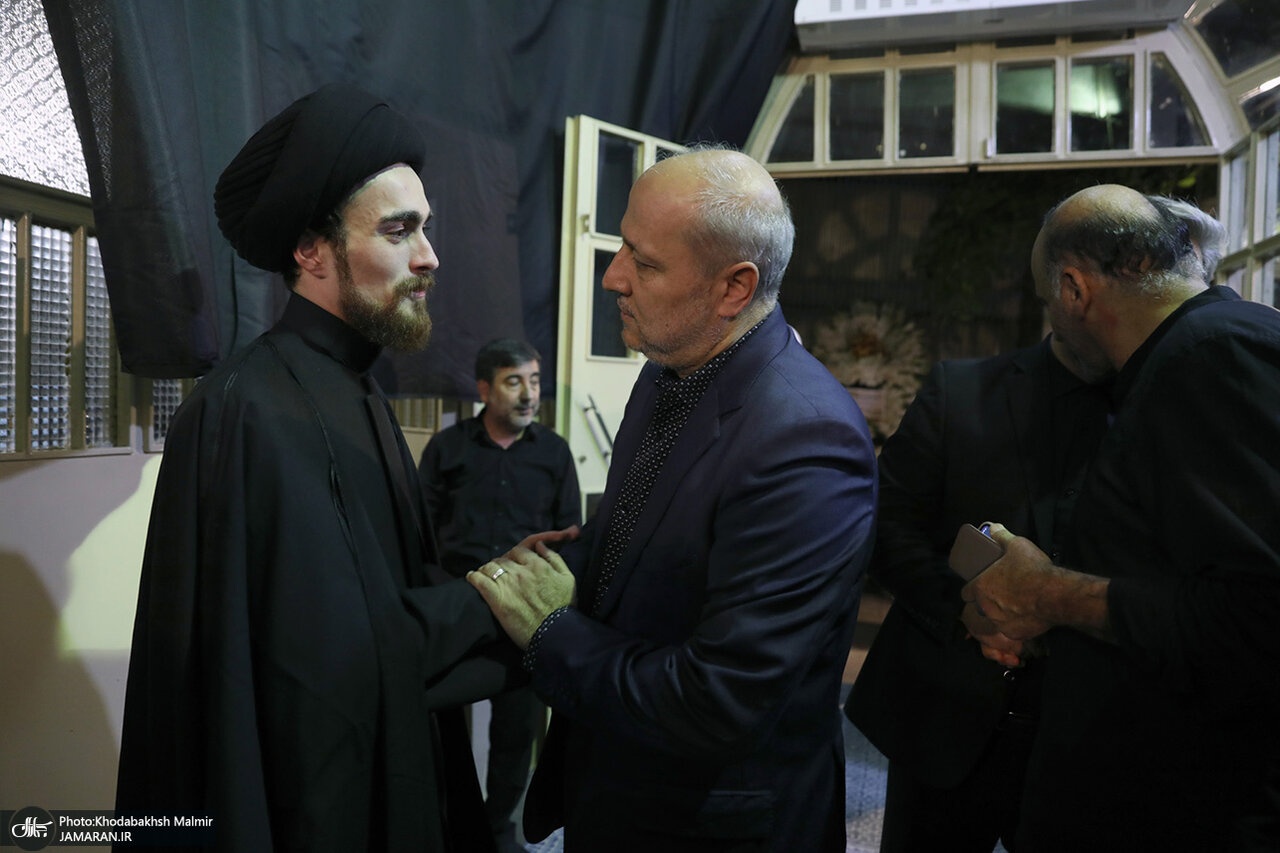 فرزند سید حسن خمینی در مراسم ختم مادربزرگش/ معاون پزشکیان هم آمد/ محسن هاشمی هم بود+ تصاویر