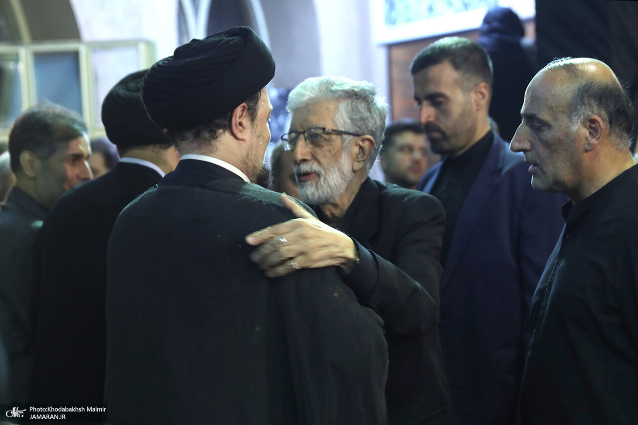 سید حسن خمینی در آغوش حدادعادل/ گپ و گفت ناطق نوری و حدادعادل شکار عکاسان شد/ نقویان هم بود+ تصاویر