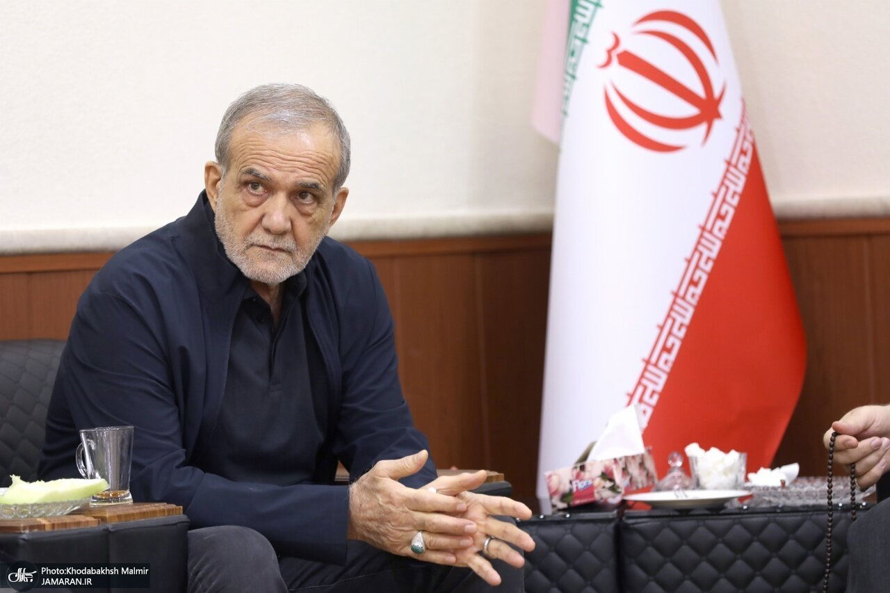 پزشکیان به جماران رفت/ سید احمد خمینی هم بود+ تصویر