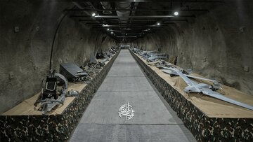 تصاویری از هواگردهایی که سپاه در جنگ 40 روزه شکار کرد / مودم استارلنیک در بین تجهیزات