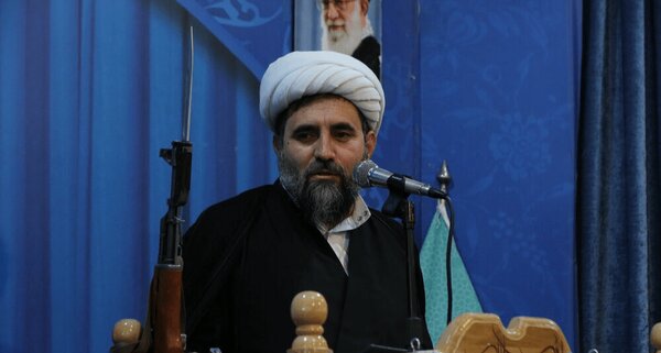 امام جمعه اصفهان: باید ادبیات انتقامی را تقویت کنیم/ گفتمان «وادادگی» می گوید همه چیز حتی تنگه هرمز را بدهیم/ پوزه  آمریکا را به خاک می مالیم
