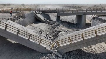 عملیات بازسازی دو پل در محور بندرعباس به بندر خمیر در حال اجرا است