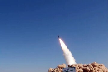 انصارالله ۲ موشک بالستیک به سمت باب‌المندب شلیک کرد