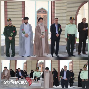 همزمان با سالروز بازگشت آزادگان به میهن اسلامیمزار مطهر شهدای رضوانشهر عطرافشانی و گلباران شد همزمان با سالروز بازگشت آزادگان به میهن اسلامیمزار مطهر شهدای رضوانشهر عطرافشانی و گلباران شد