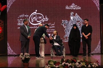 همایش «روایت راهیان» به ایستگاه پایانی رسید؛ تجلیل از یک نذر فرهنگی همایش «روایت راهیان» به ایستگاه پایانی رسید؛ تجلیل از یک نذر فرهنگی