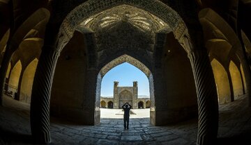 چرا گاهی از مردم بیشتر از خدا میترسیم چرا گاهی از مردم بیشتر از خدا میترسیم