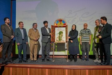 رونمایی از کتاب «تا بهمن سیگار نمیکشم»؛ روایت خاطرات یک آزاده قزوینی رونمایی از کتاب «تا بهمن سیگار نمیکشم»؛ روایت خاطرات یک آزاده قزوینی