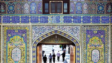 چه کسانی مراقب کاشیهای ششصد ساله حرم امام رضا بودند؟ چه کسانی مراقب کاشیهای ششصد ساله حرم امام رضا بودند؟