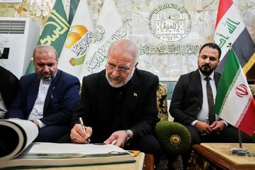 دست نوشته قالیباف در دفتر یادبود عتبه حسینی در کربلا + عکس دست نوشته قالیباف در دفتر یادبود عتبه حسینی در کربلا + عکس