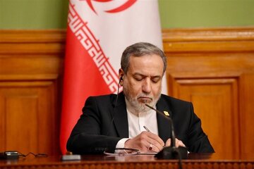 عراقچی: جهان روزبهروز اعتماد خود را به نظام مالی آمریکا بیشتر از دست میدهد عراقچی: جهان روزبهروز اعتماد خود را به نظام مالی آمریکا بیشتر از دست میدهد