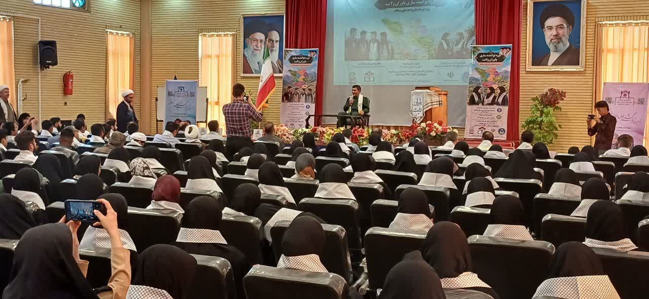 آینده تمدن اسلامی به دست نسل جوان و دانش‌آموزان رقم می‌خورد