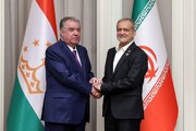 دست دوستی پزشکیان و امامعلی رحمان/ تصویر دیدنی در حاشیه اجلاس شانگهای