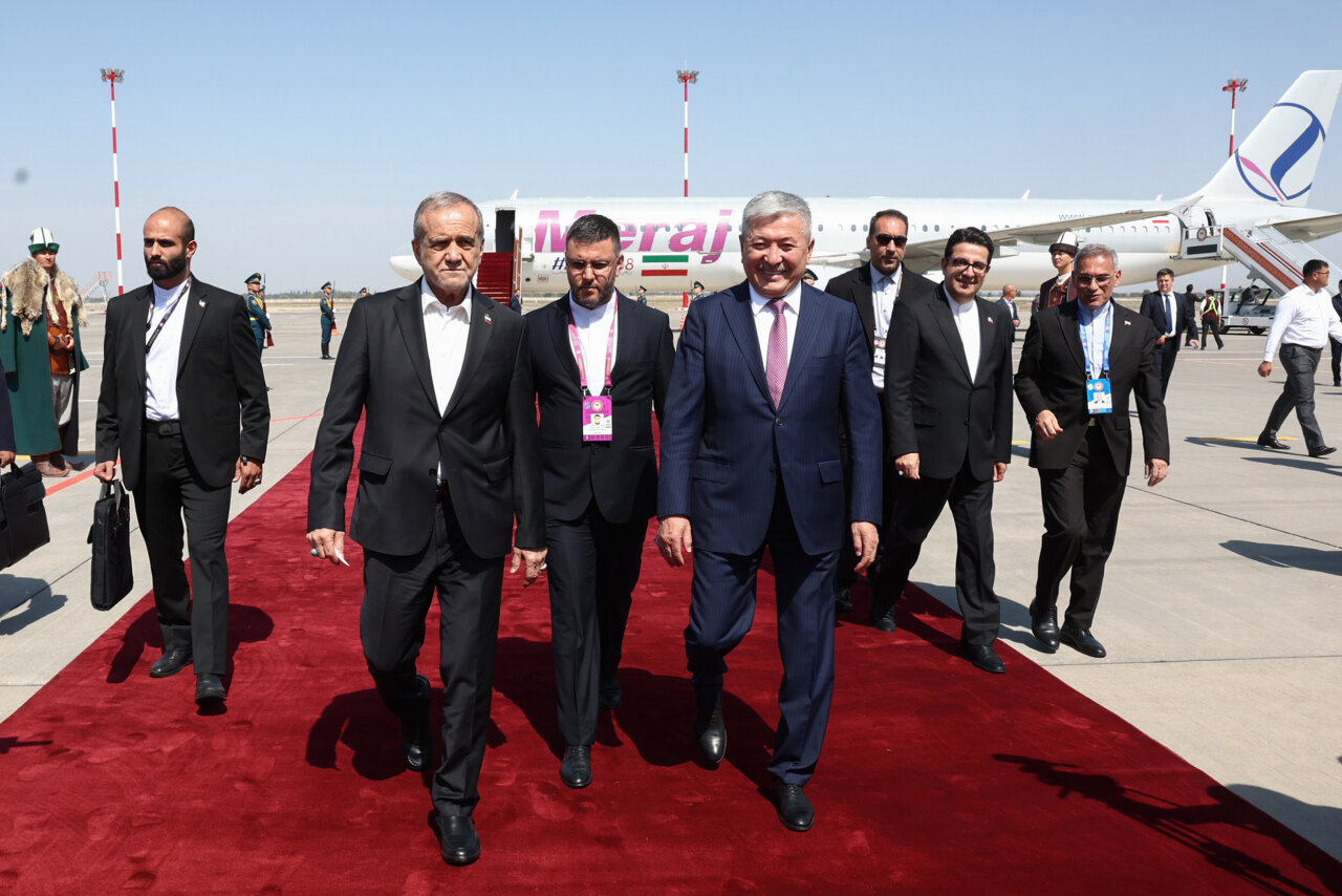 استقبال از رئیس جمهور با نان محلی در بیشکک+ تصاویر