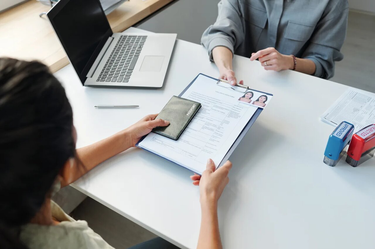 برای پرونده تحصیلی، کاری یا مهاجرتی چه مدارکی را به دارالترجمه بسپاریم؟
