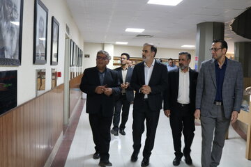 بازدید معاون هنری وزیر فرهنگ و ارشاد اسلامی از کتابخانه مرکزی سمنان
