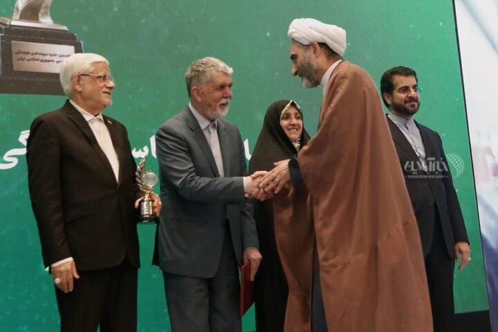 جایزه سال دیپلماسی فرهنگی و عمومی جمهوری اسلامی ایرانبا حضور عارف