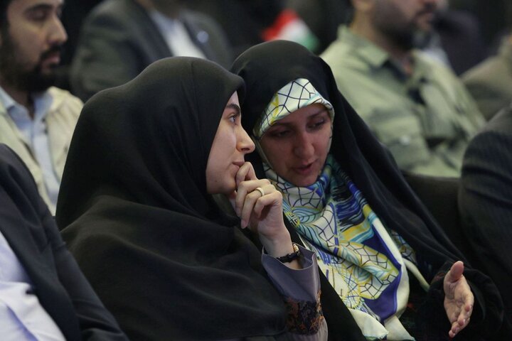 جایزه سال دیپلماسی فرهنگی و عمومی جمهوری اسلامی ایرانبا حضور عارف
