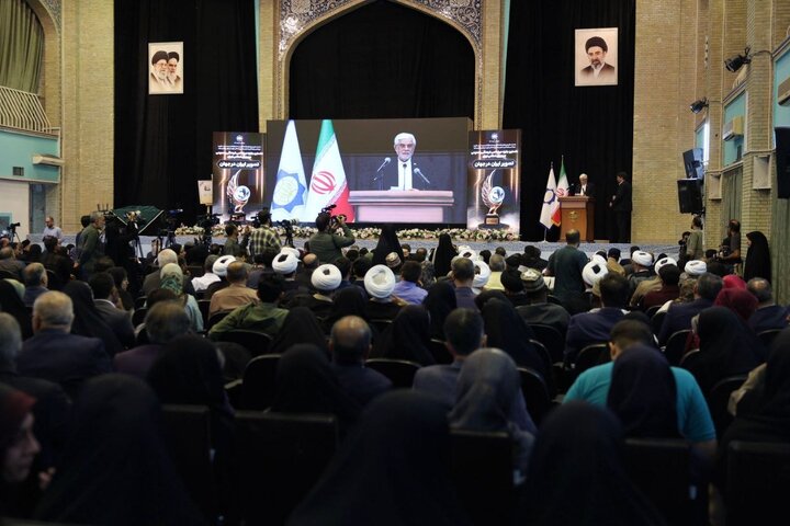 جایزه سال دیپلماسی فرهنگی و عمومی جمهوری اسلامی ایرانبا حضور عارف