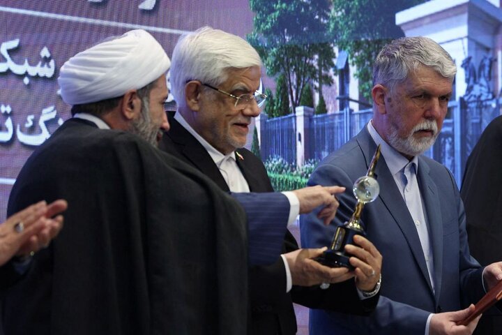 جایزه سال دیپلماسی فرهنگی و عمومی جمهوری اسلامی ایرانبا حضور عارف