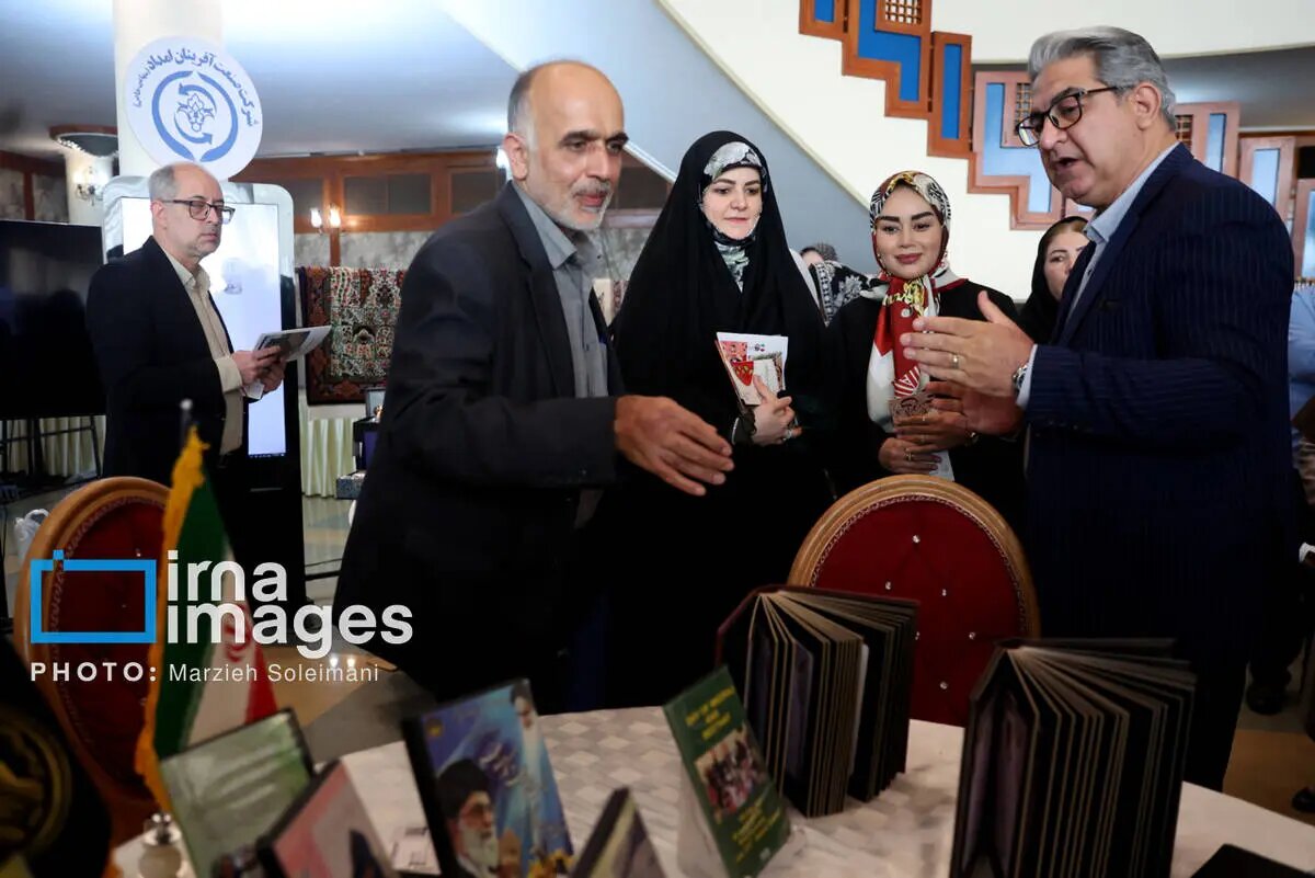 حضور دختر پزشکیان، همسر عراقچی و فاطمه مهاجرانی در یک نمایشگاه