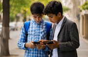 پدر و مادرها بخوانند؛ چرا کنترل گوشی فرزندتان برای تربیت جنسی کافی نیست؟